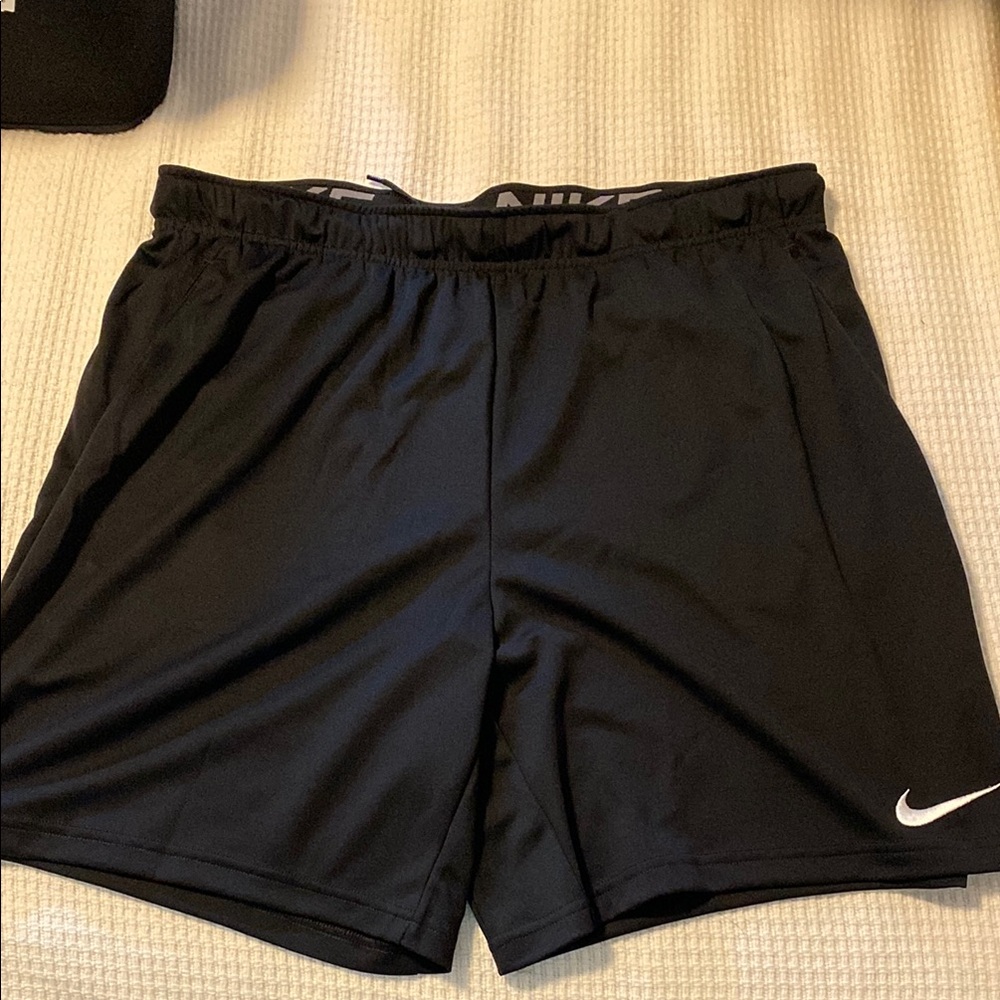 BRAND NEW NIKE Men's Black Shorts